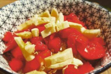 Quark mit Erdbeeren und Bananen