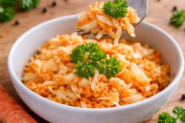 Frischer Weisskrautsalat mit Möhren