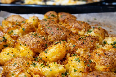 Krosse Smashed Potatoes aus dem Ofen oder vom Grill