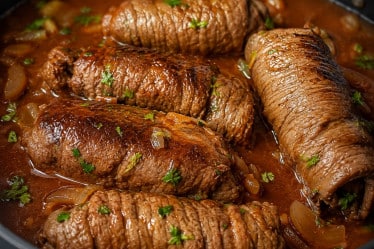 selbstgemachte Rinderrouladen in Soße