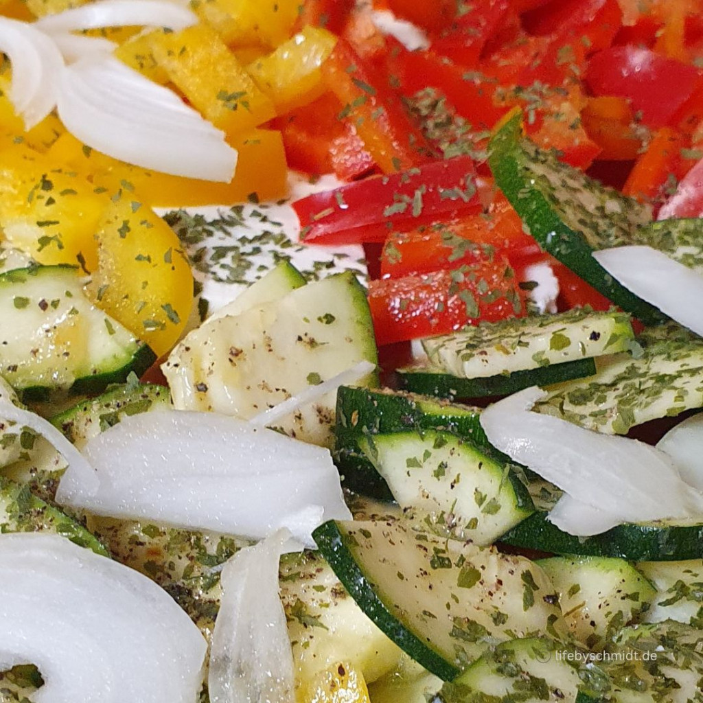 Schafskäse überbacken mit Paprika & Zucchini : Einfach nur lecker ... Schafskäse überbacken mit Paprika & Zucchini : Einfach nur lecker ...