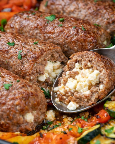 Feta im Hackmantel mit Grillgemüse