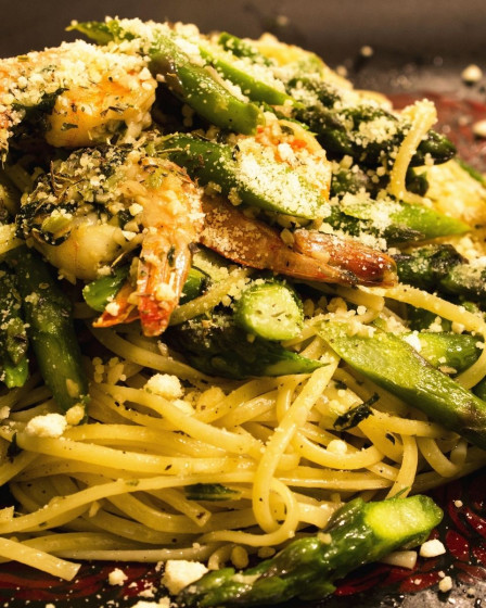 Spargelpasta mit Räucherlachs