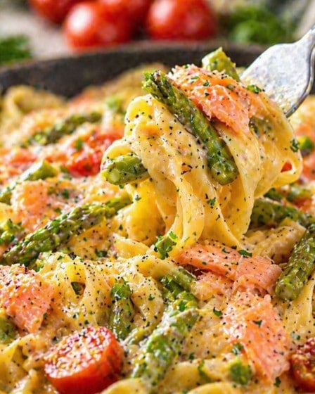 Cremige Spargelpasta mit Räucherlachs