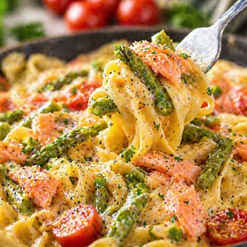 Cremige Spargelpasta mit Räucherlachs