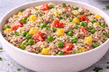 Thunfischsalat mit Erbsen und Paprika