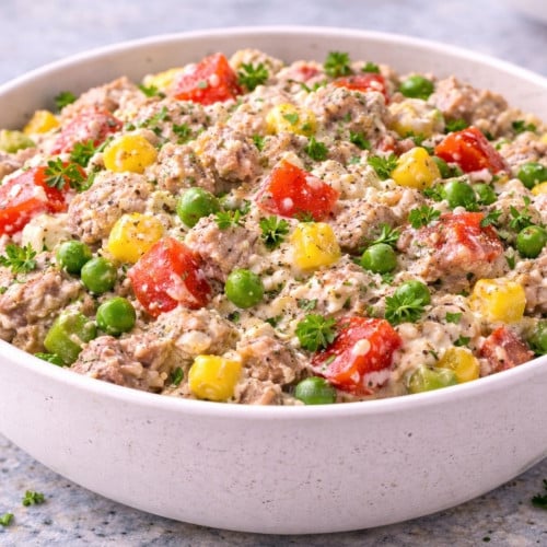 Thunfischsalat mit Erbsen und Paprika