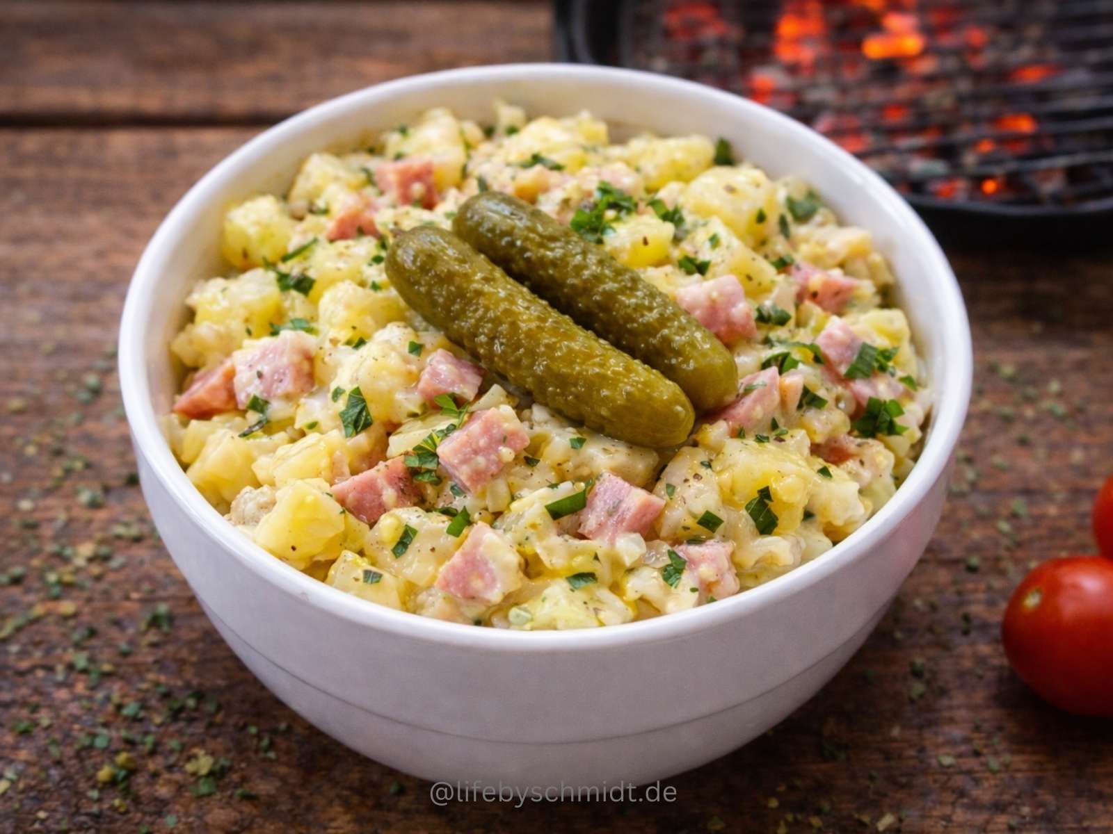 Kartoffelsalat klassisch in einer Schüssel