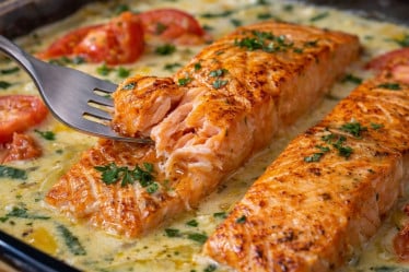 Lachs on Kokos-Curry-Soße mit Bohnen