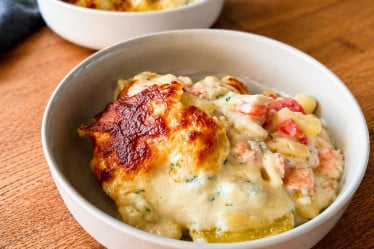 Cremiger Kartoffelauflauf mit Räucherlachs und Kohlrabi