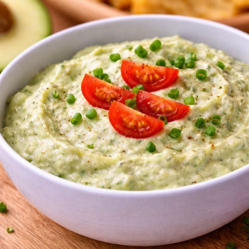 Cremiger Avocado-Dip mit Joghurt