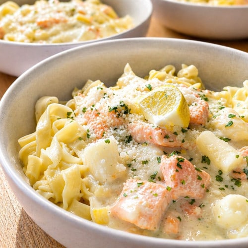 Spargelpasta mit Lachs in cremiger Zitronensoße