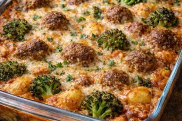 Gnocchiauflauf mit Brokkoli und goldener Käsekruste