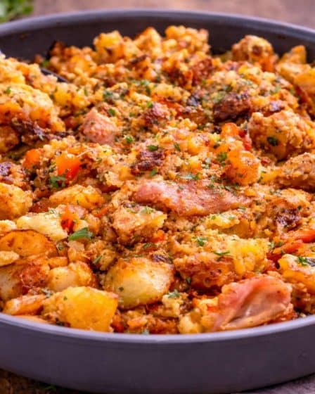 Kartoffelpfanne mit Gemüse und Ei