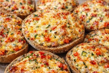 Knusprige Pizzabrötchen aus dem Ofen