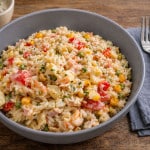 Reissalat einfach mit Paprika, Gurke und Joghurt-Dressing